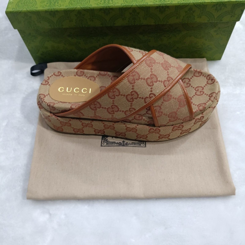 G*u*i slippers
